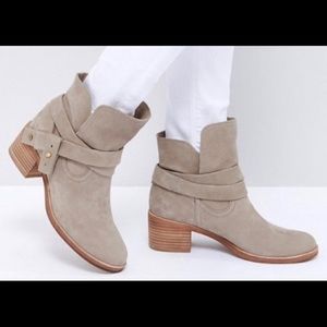 NWB Ugg Elora light brown suede boots Sz 9